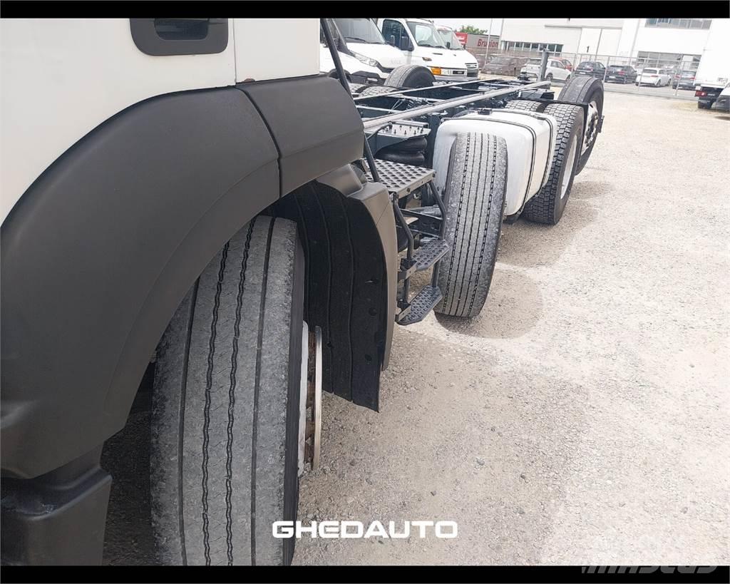 Iveco AD440S42 貨箱式卡車