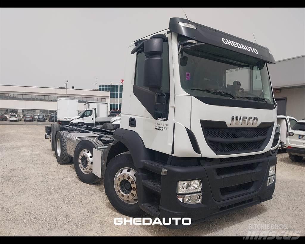 Iveco AD440S42 貨箱式卡車