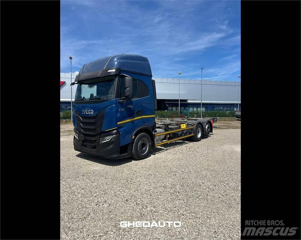 Iveco AS260S48S 貨箱式卡車