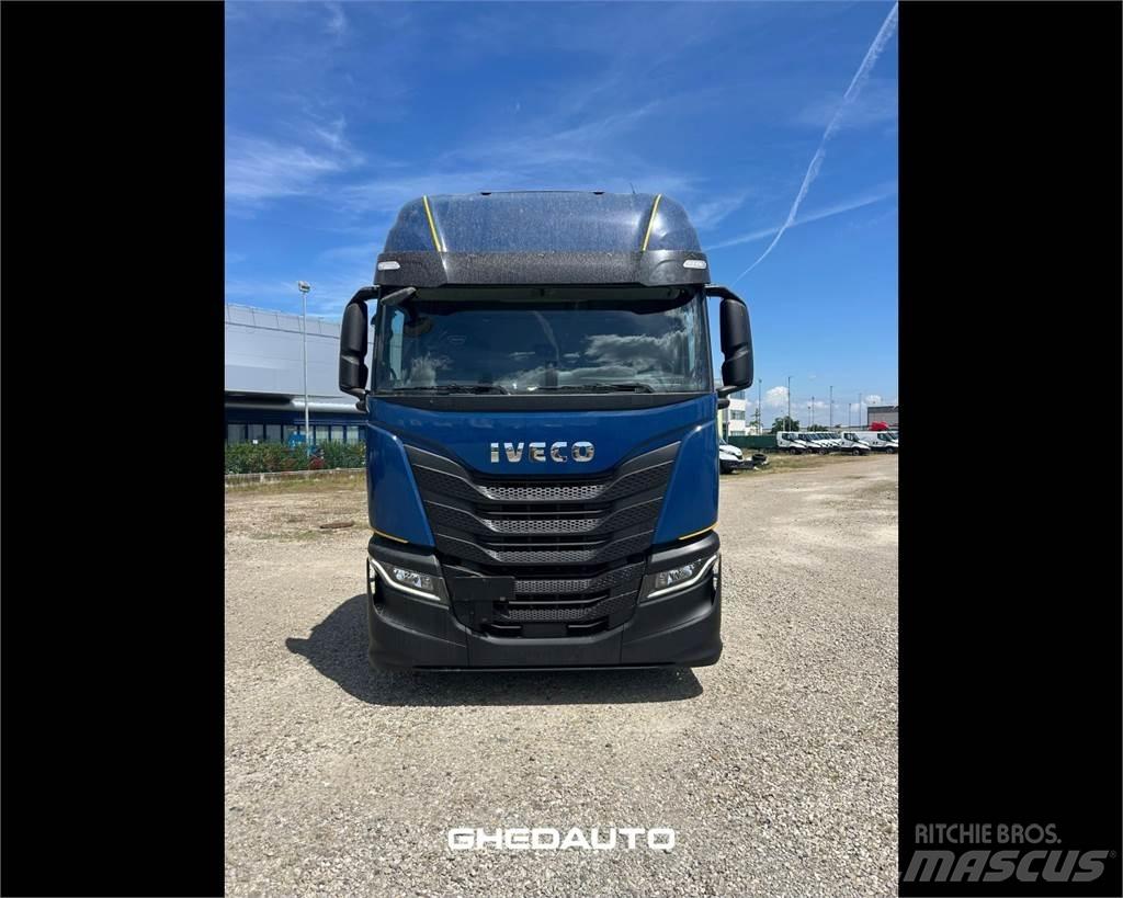 Iveco AS260S48S 貨箱式卡車