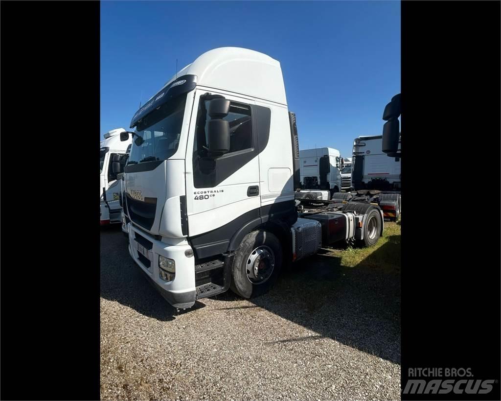 Iveco AS440S48 貨箱式卡車