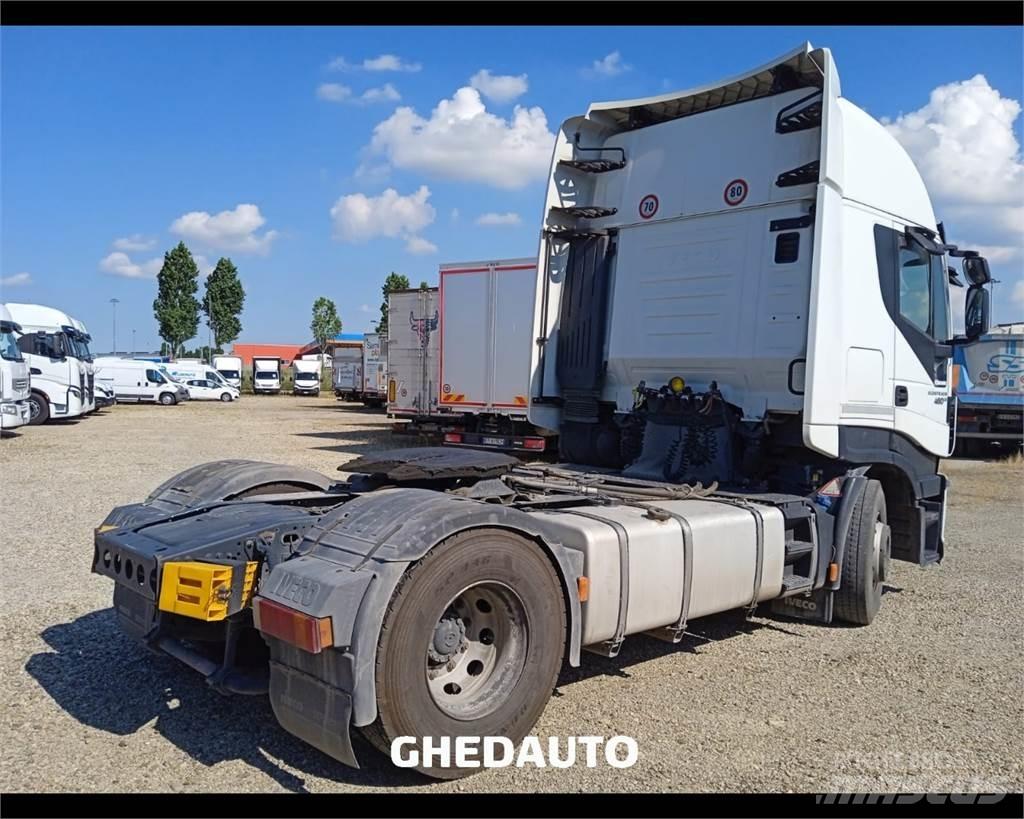 Iveco AS440S48 貨箱式卡車