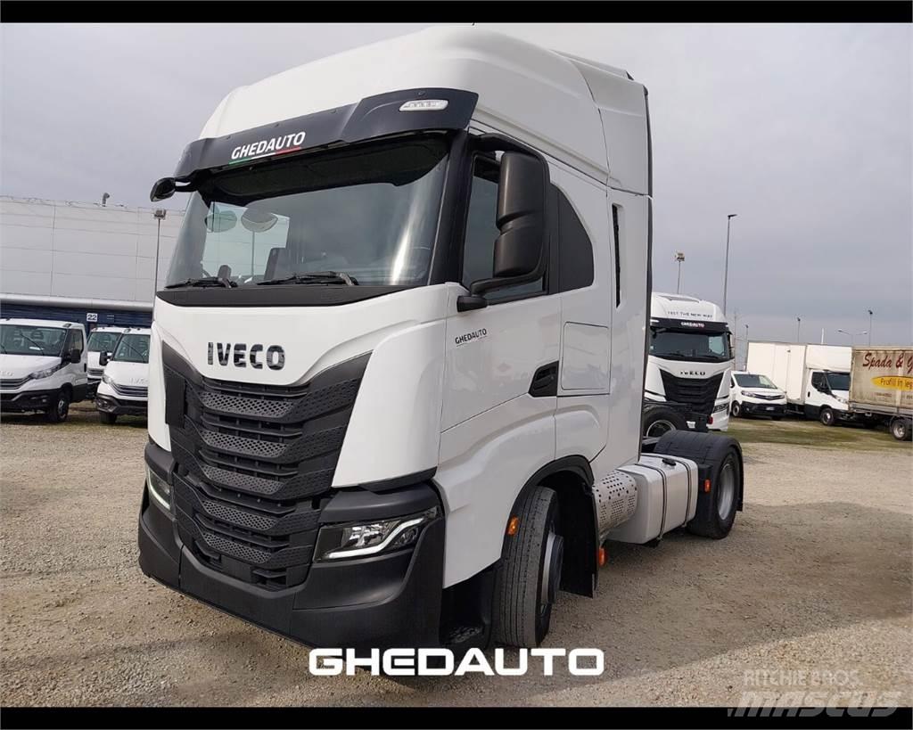 Iveco AS440S48 貨箱式卡車