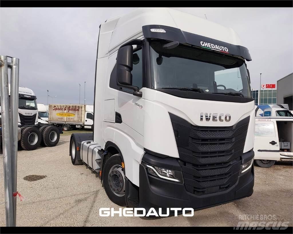 Iveco AS440S48 貨箱式卡車