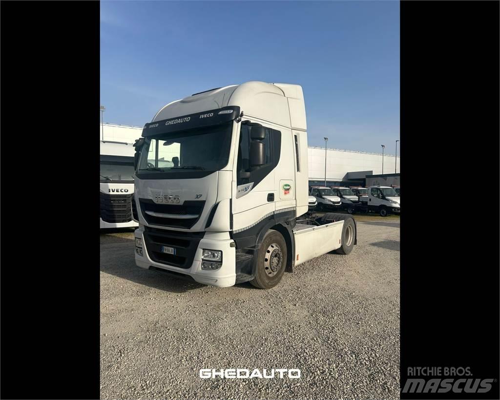 Iveco AS440S48 貨箱式卡車