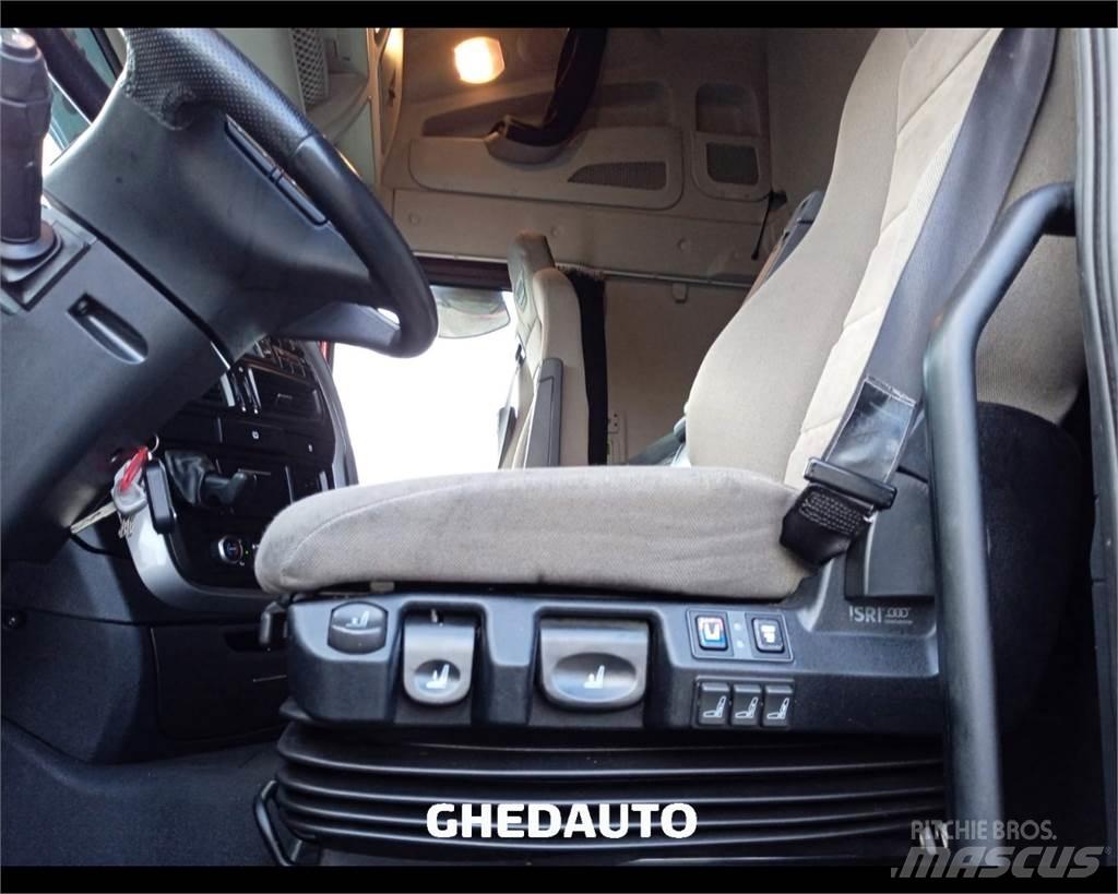 Iveco AS440S48T/P 貨箱式卡車