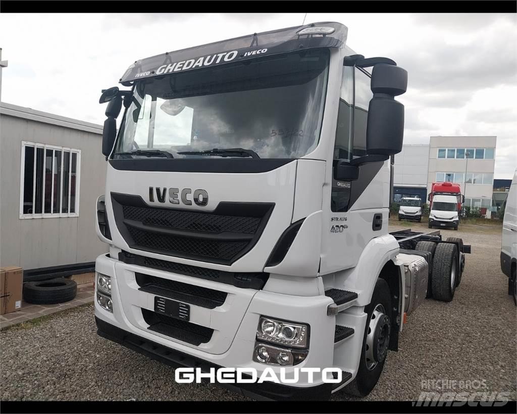 Iveco AT260S40Y/PS 貨箱式卡車