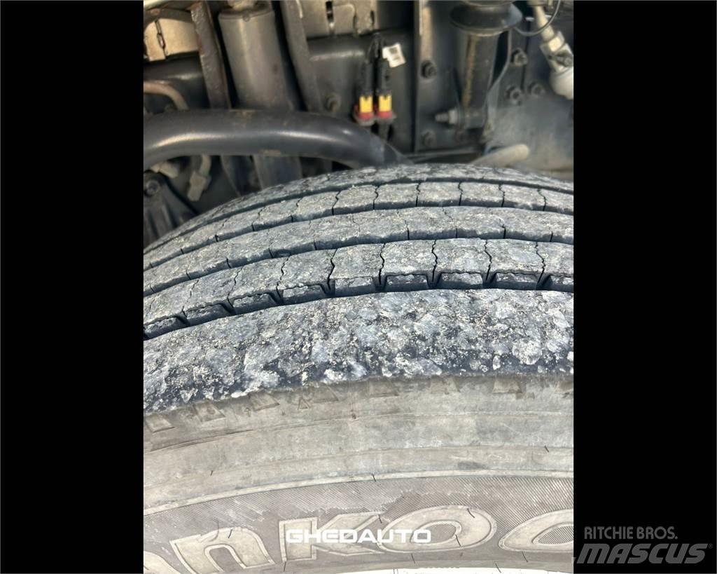 Volvo TRUCKS VOLVO 貨箱式卡車