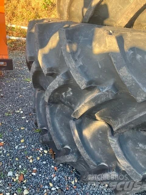 Mitas  輪胎、車輪和輪圈