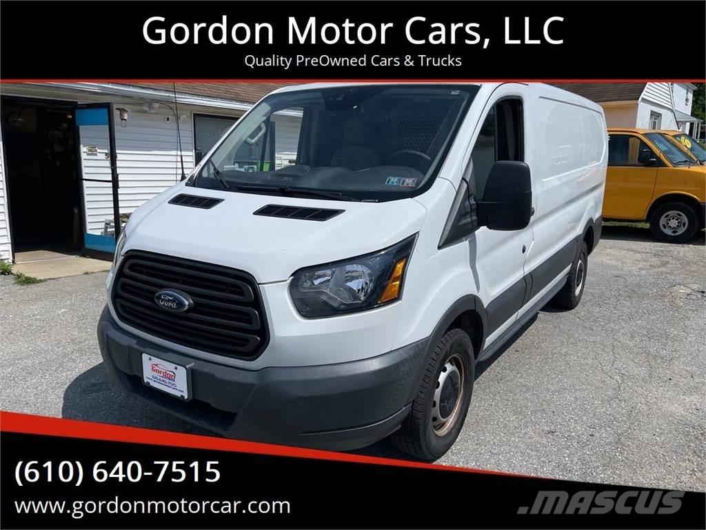 Ford Transit 廂式貨物運輸車