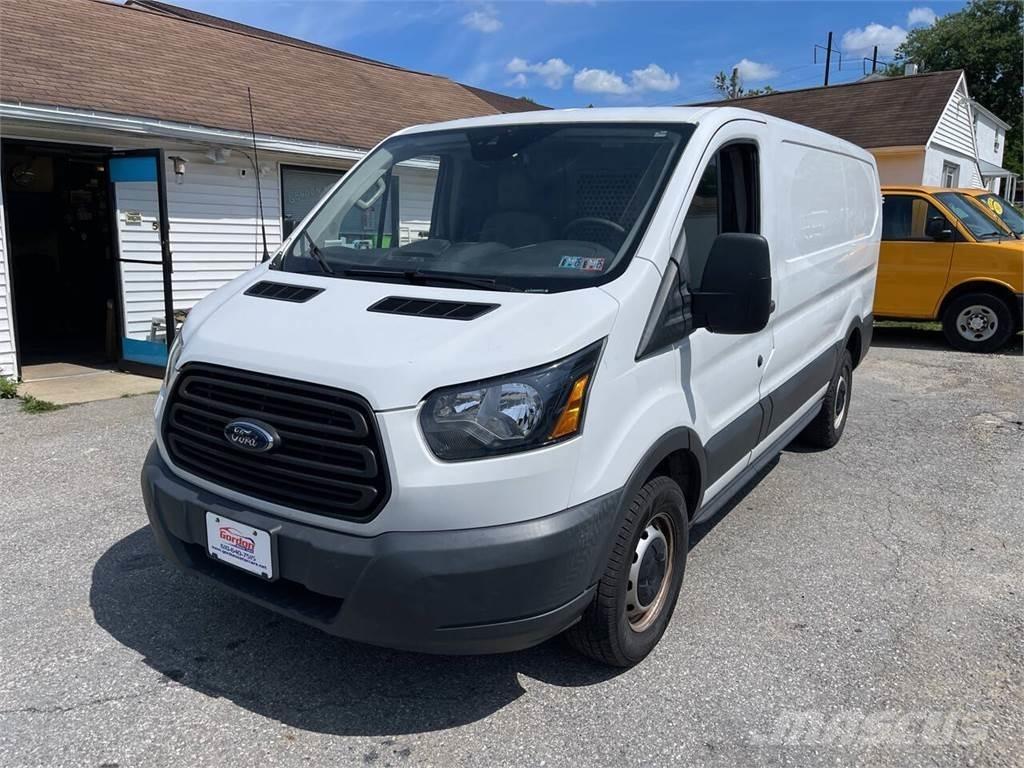Ford Transit 廂式貨物運輸車