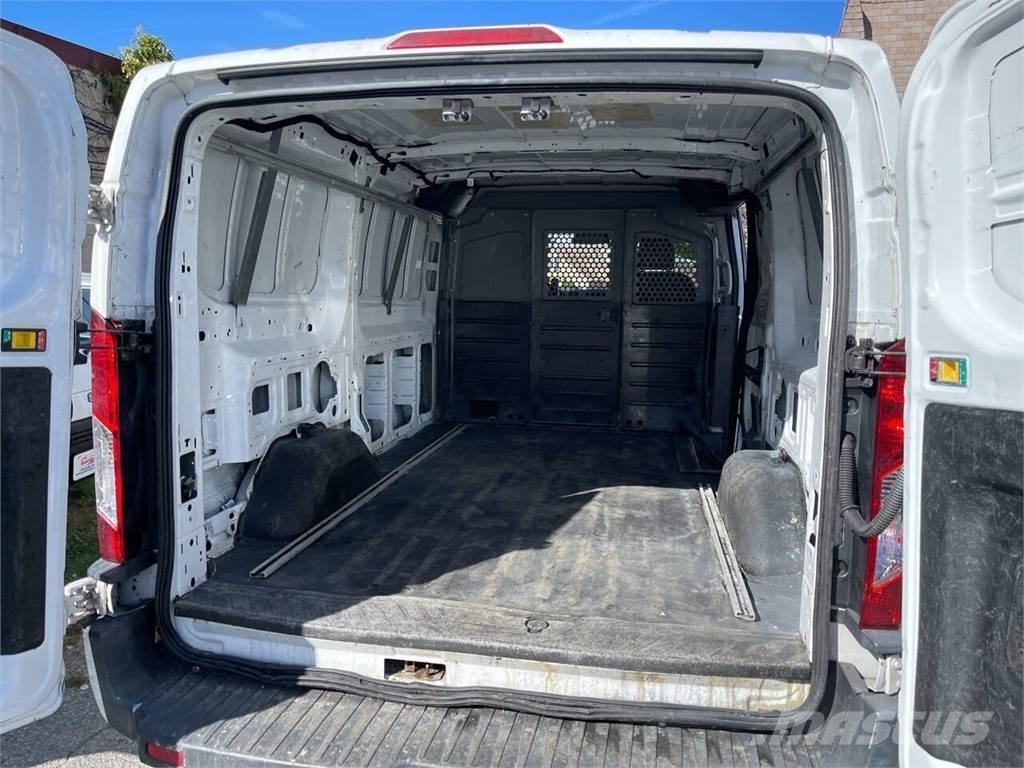 Ford Transit 廂式貨物運輸車