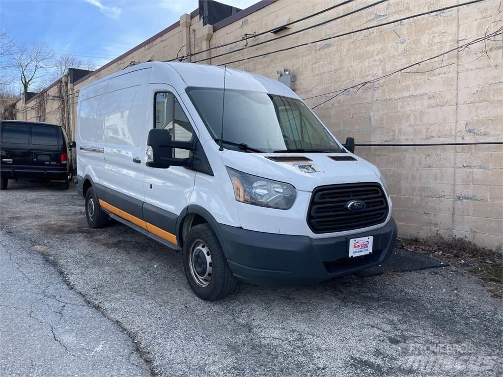 Ford Transit 廂式貨物運輸車