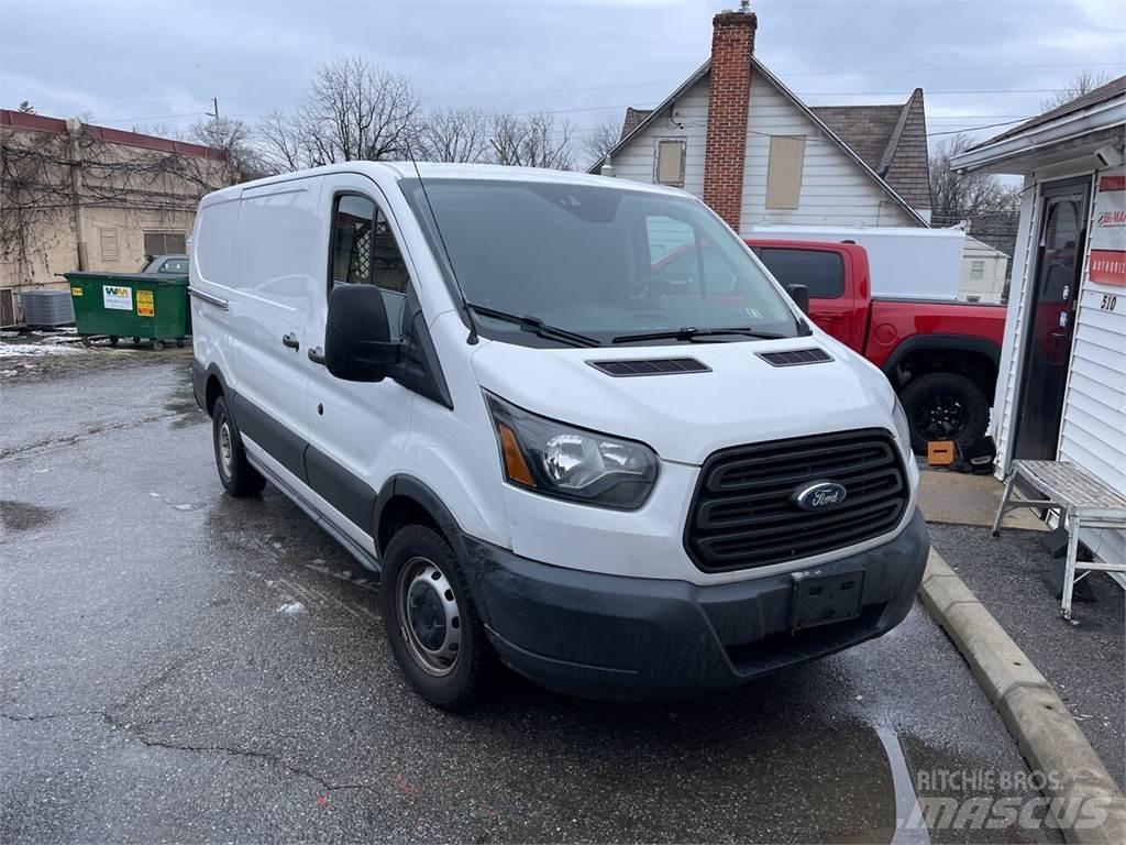 Ford Transit 車廂