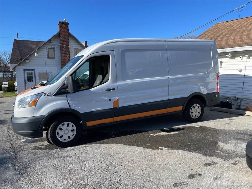 Ford Transit 廂式貨物運輸車
