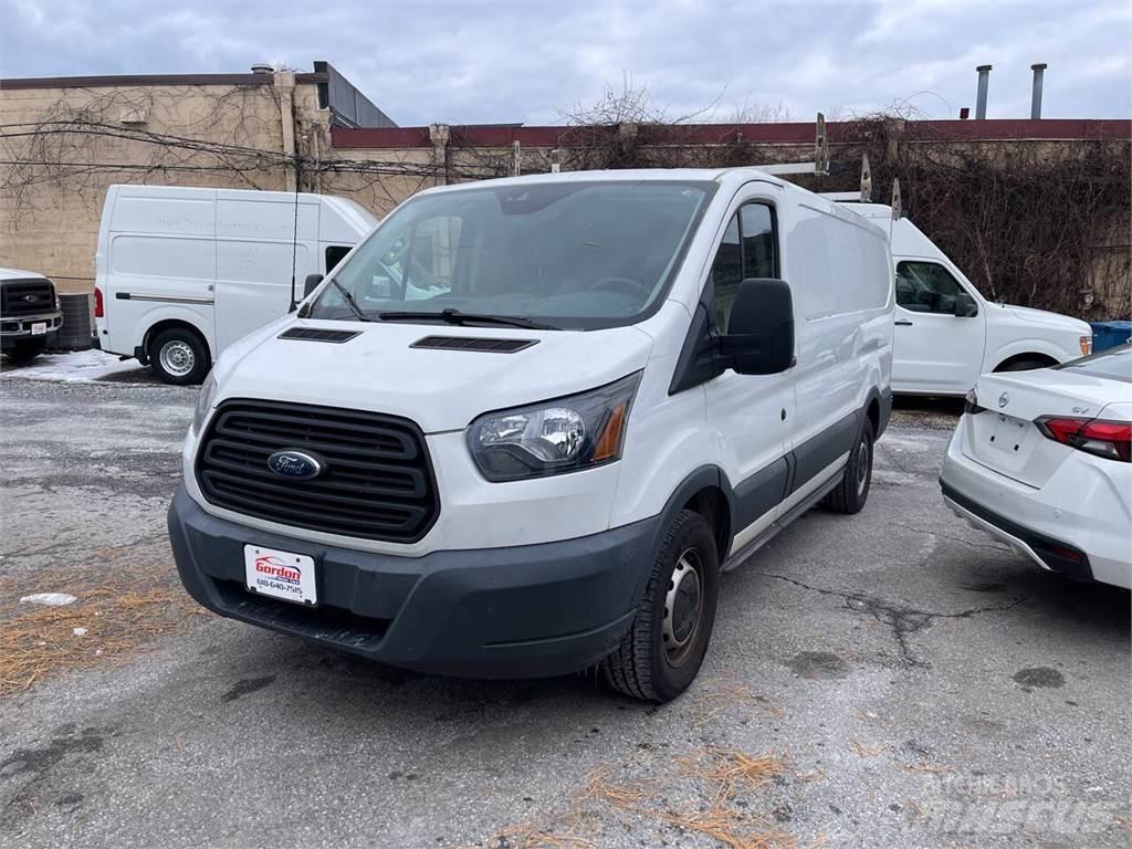 Ford Transit 廂式貨物運輸車