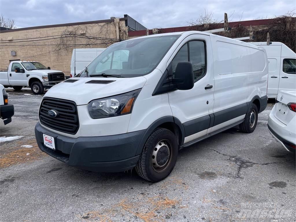 Ford Transit 廂式貨物運輸車