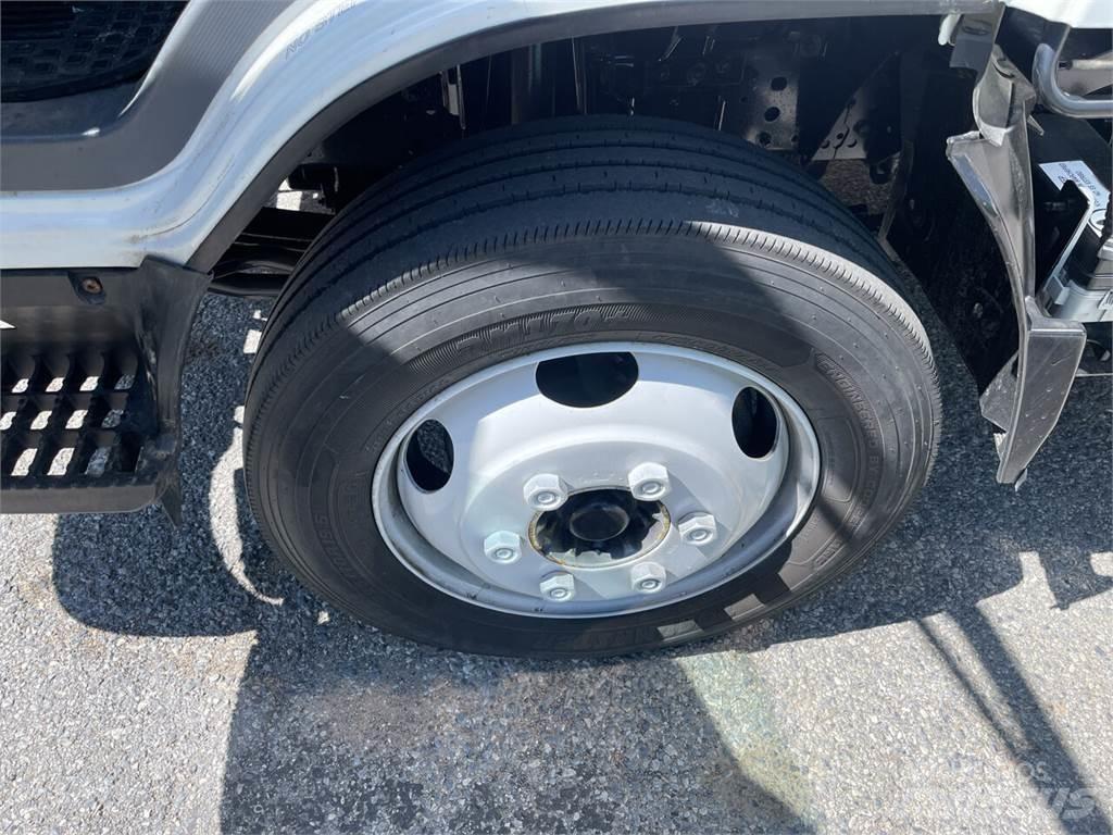 Isuzu NRR 貨箱式卡車