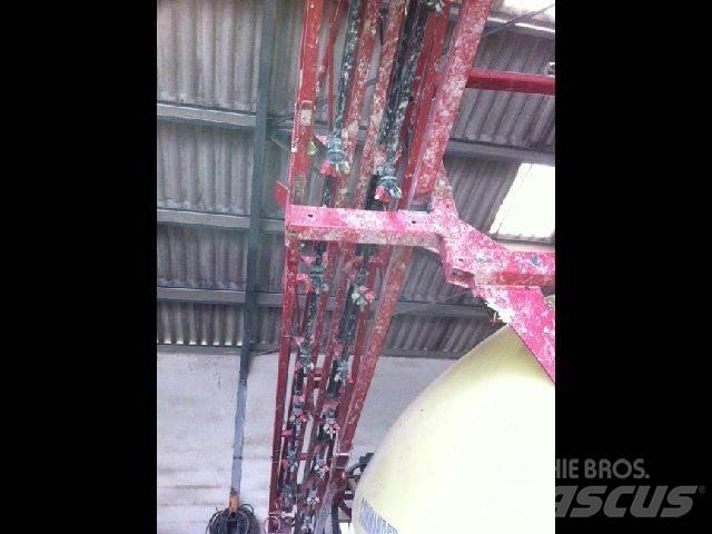 Hardi COMMANDER 牽引式噴霧機