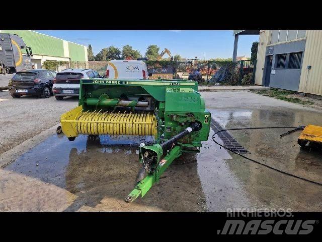 John Deere 359 方形打捆機