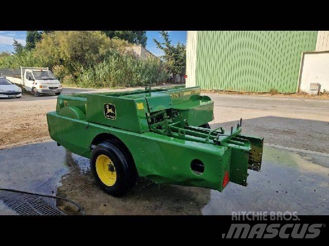 John Deere 359 方形打捆機
