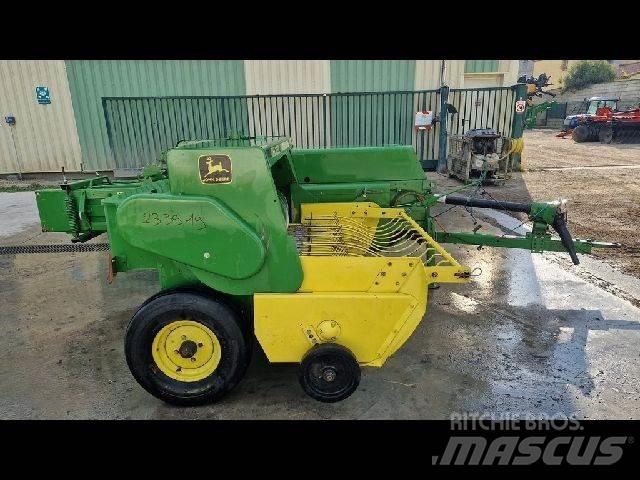 John Deere 359 方形打捆機