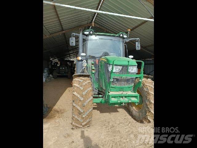 John Deere 6110R 曳引機