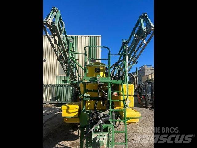 John Deere 824 SE 牽引式噴霧機