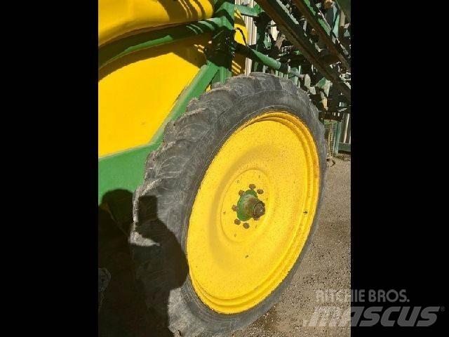 John Deere 824 SE 牽引式噴霧機