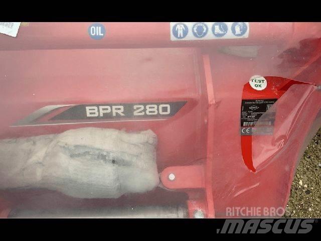 Kuhn BPM 280 田間拖曳