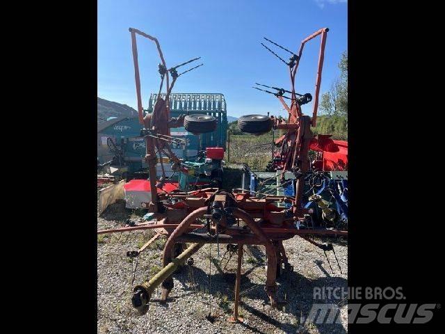 Kuhn GF5001MH 耙與翻草機