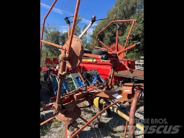 Kuhn GF5001MH 耙與翻草機