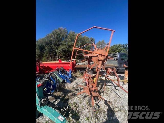 Kuhn GF5001MH 耙與翻草機