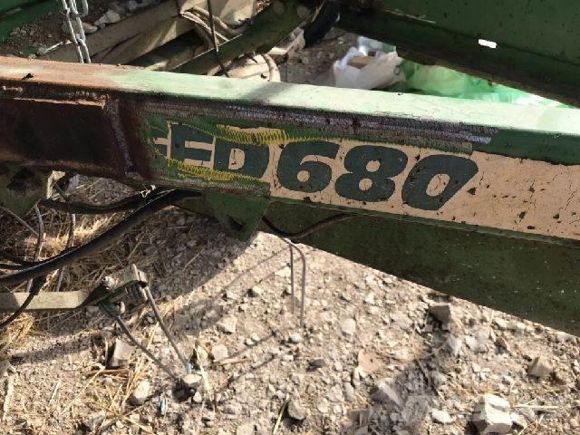 Stoll SPEED 680 耙與翻草機