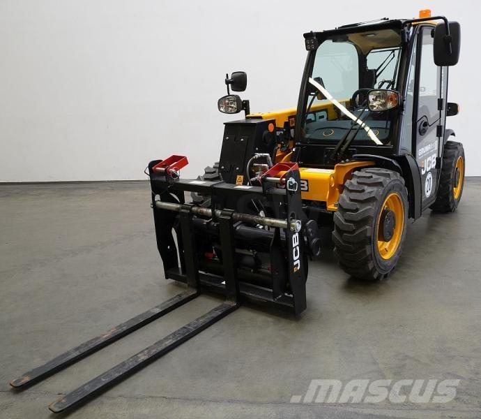 JCB 514-40 伸縮臂操作車