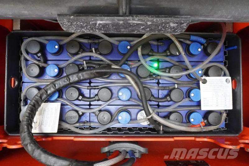 Linde D 12 133 自走式堆積機