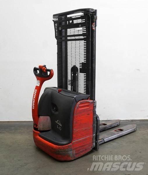 Linde L 10 379 自走式堆積機