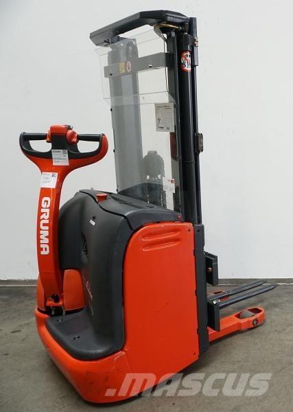 Linde L 10 379 自走式堆積機