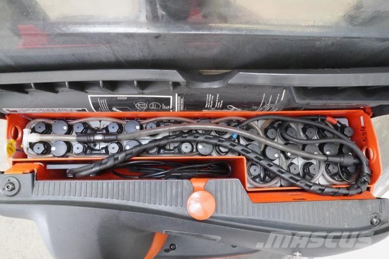 Linde L 12 379 自走式堆積機