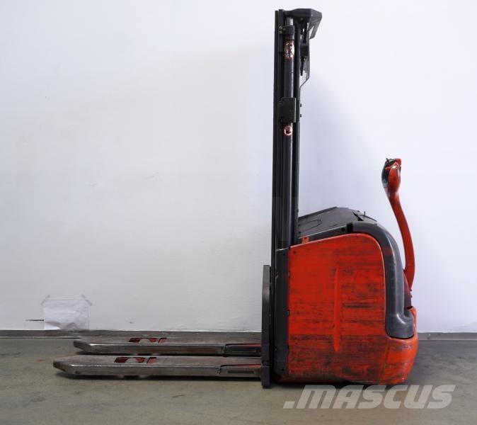 Linde L 14 372 自走式堆積機