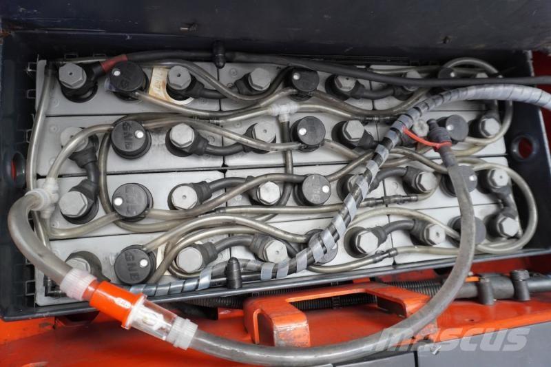 Linde L 14 372 自走式堆積機