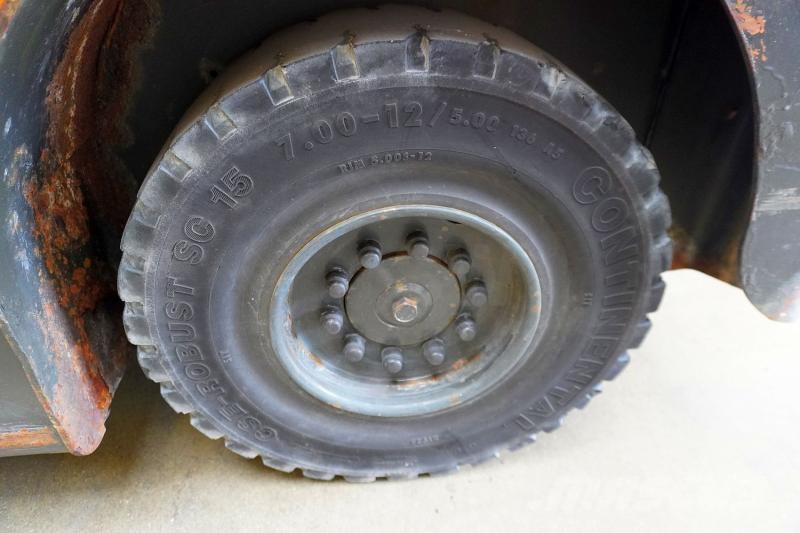 Still R07-25 牽引車