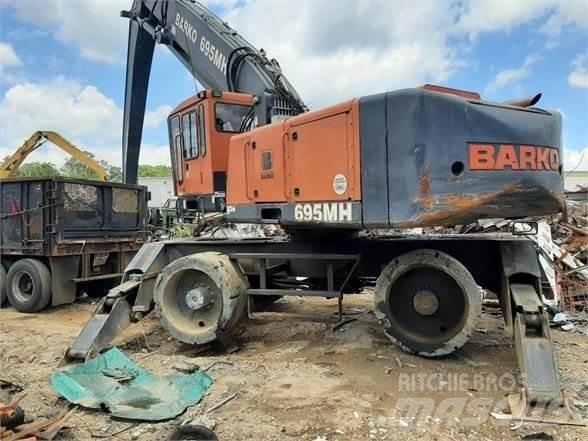 Barko 695MH 廢棄物/工業用操作車