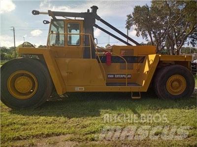 CAT V900 貨櫃搬運機
