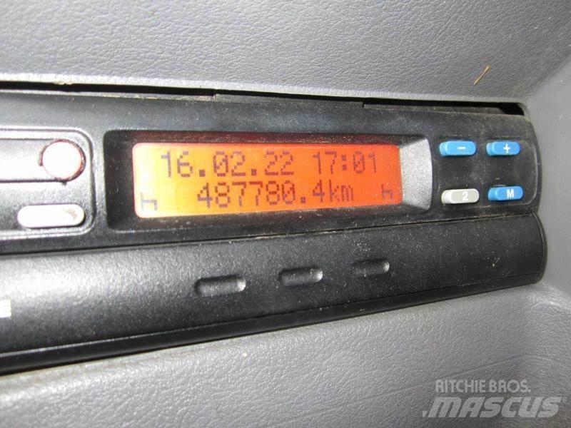 DAF LF 220 動物運輸貨卡車