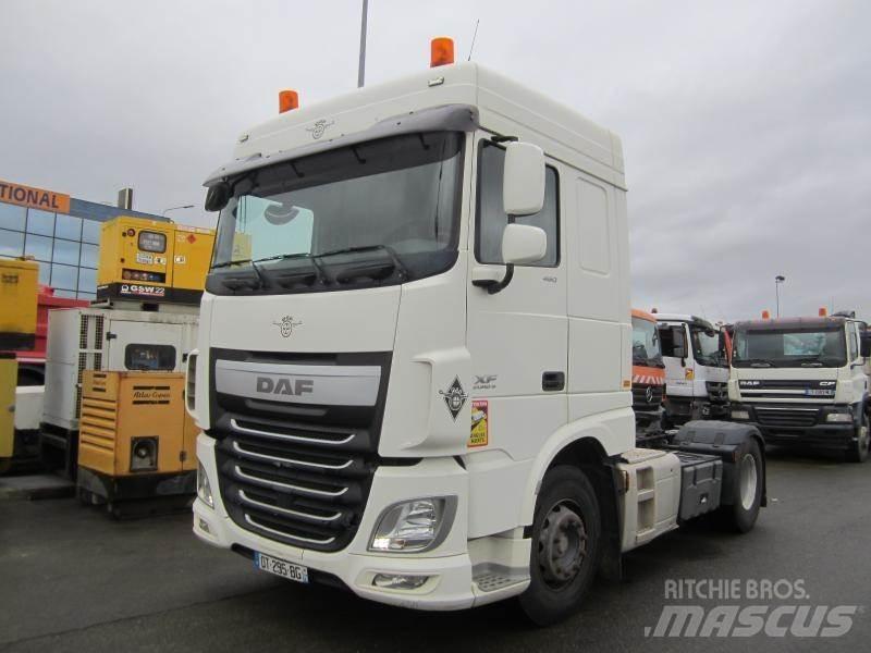 DAF XF105 460 曳引機組件