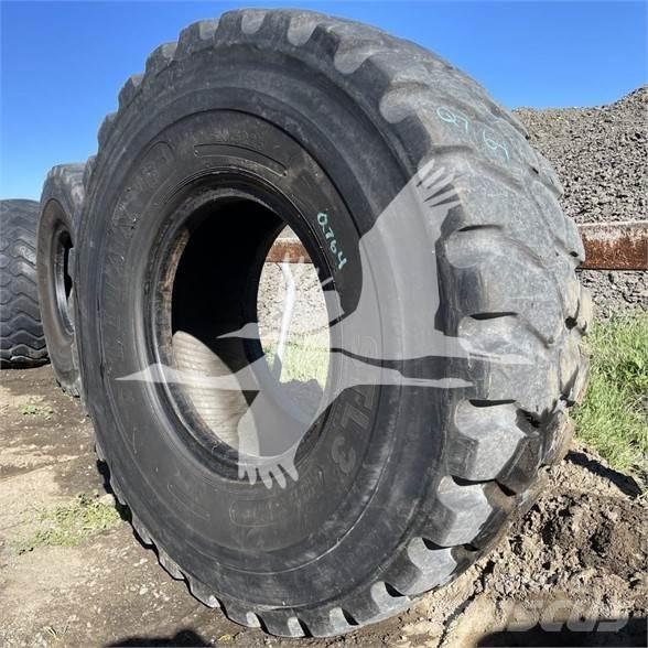 Titan 20.5R25 輪胎、車輪和輪圈