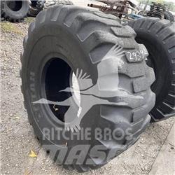 Titan 23.5x25 輪胎、車輪和輪圈