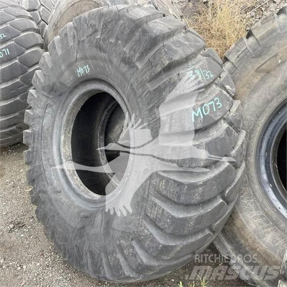 Titan 23.5x25 輪胎、車輪和輪圈