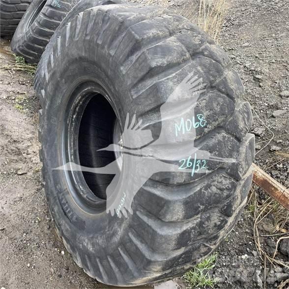 Titan 23.5x25 輪胎、車輪和輪圈